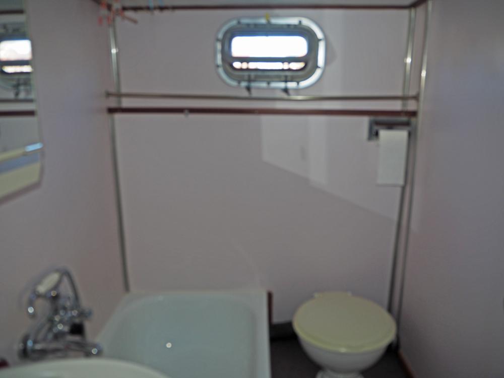 Aft cabin, Accommodation